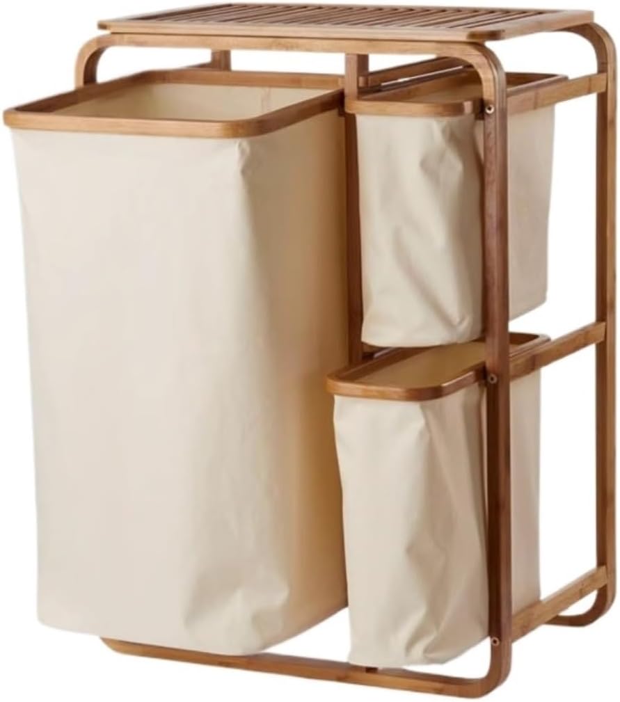Un trieur a linge associe des elements en bois et une structure pliante