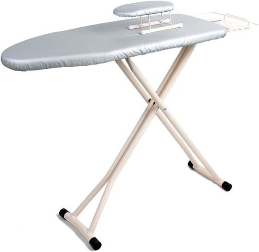 Cette table de repassage integre des appuis antiderapants