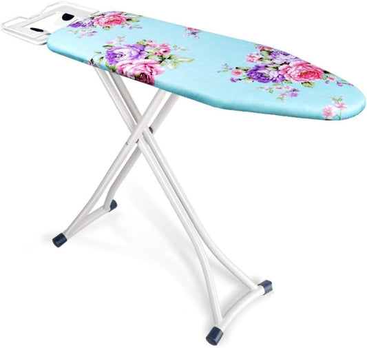 Une table de repassage comporte une structure pliante